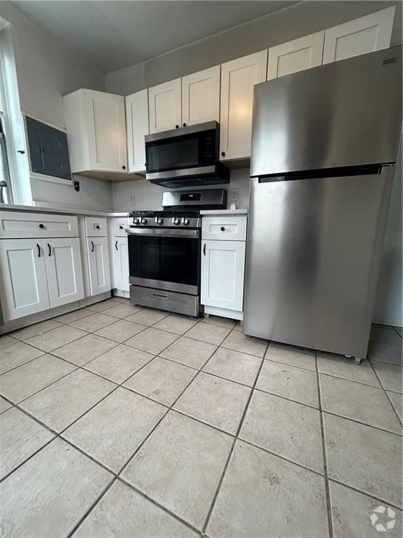 Building Photo - 374 Thames St Rental