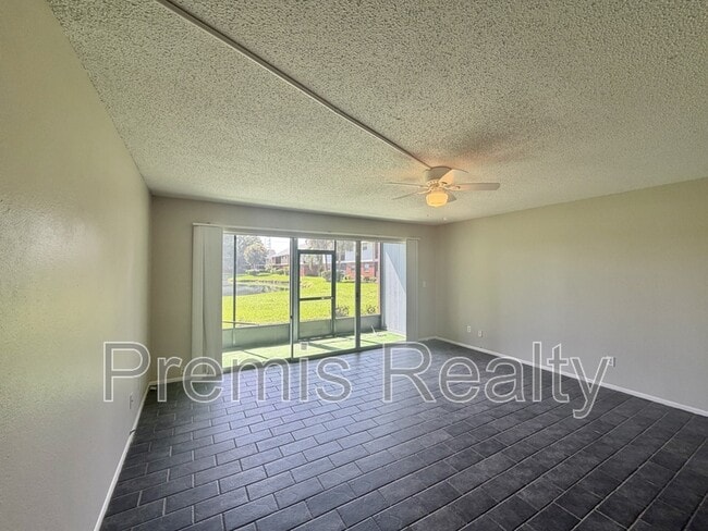 Building Photo - 200 Country Club Dr Unit 104 - 1