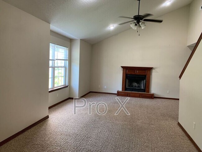 Photo - 2027 Marigold St