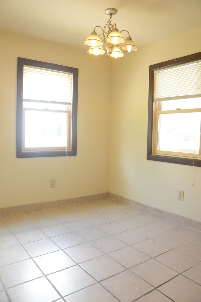 Kitchen nook area - 708 Torrey Ln Unit 1