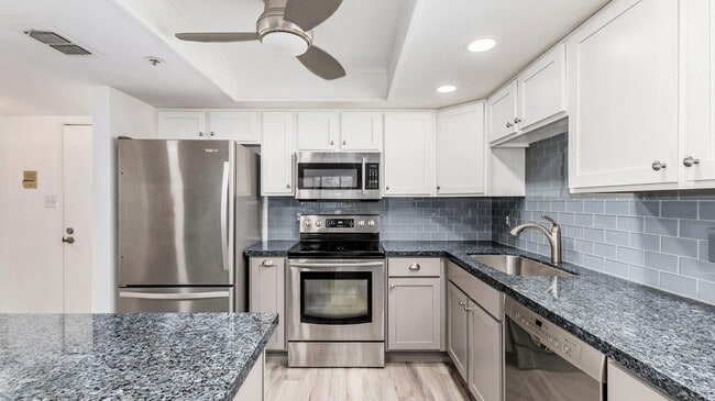 Building Photo - 7950 E Camelback Rd Unit 305