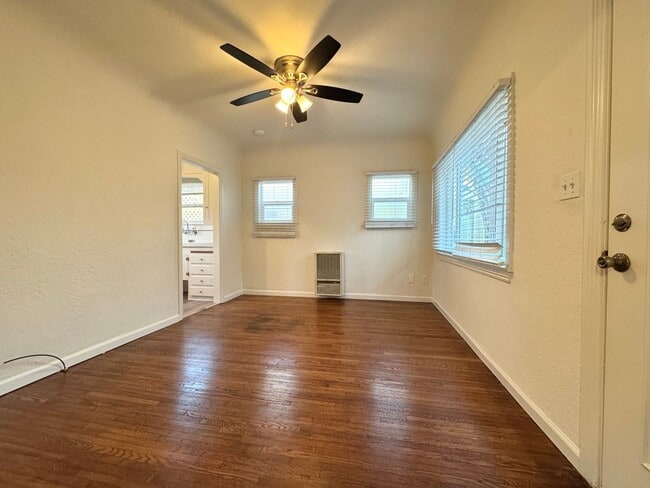 Photo - AVAILABLE NOW! CHARMING 1BD/1BA NORTH PARK BUNGALOW! ONLY $2,095/MO! Unit 4514.5 Idaho Street