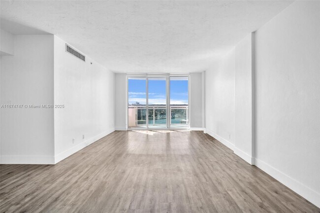 Photo - 3001 S Ocean Dr Unidad 1231