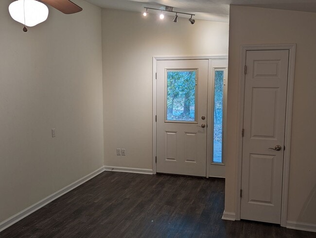 Photo - Rare.....One Bedroom One Bathroom Unit Available In Midtown!