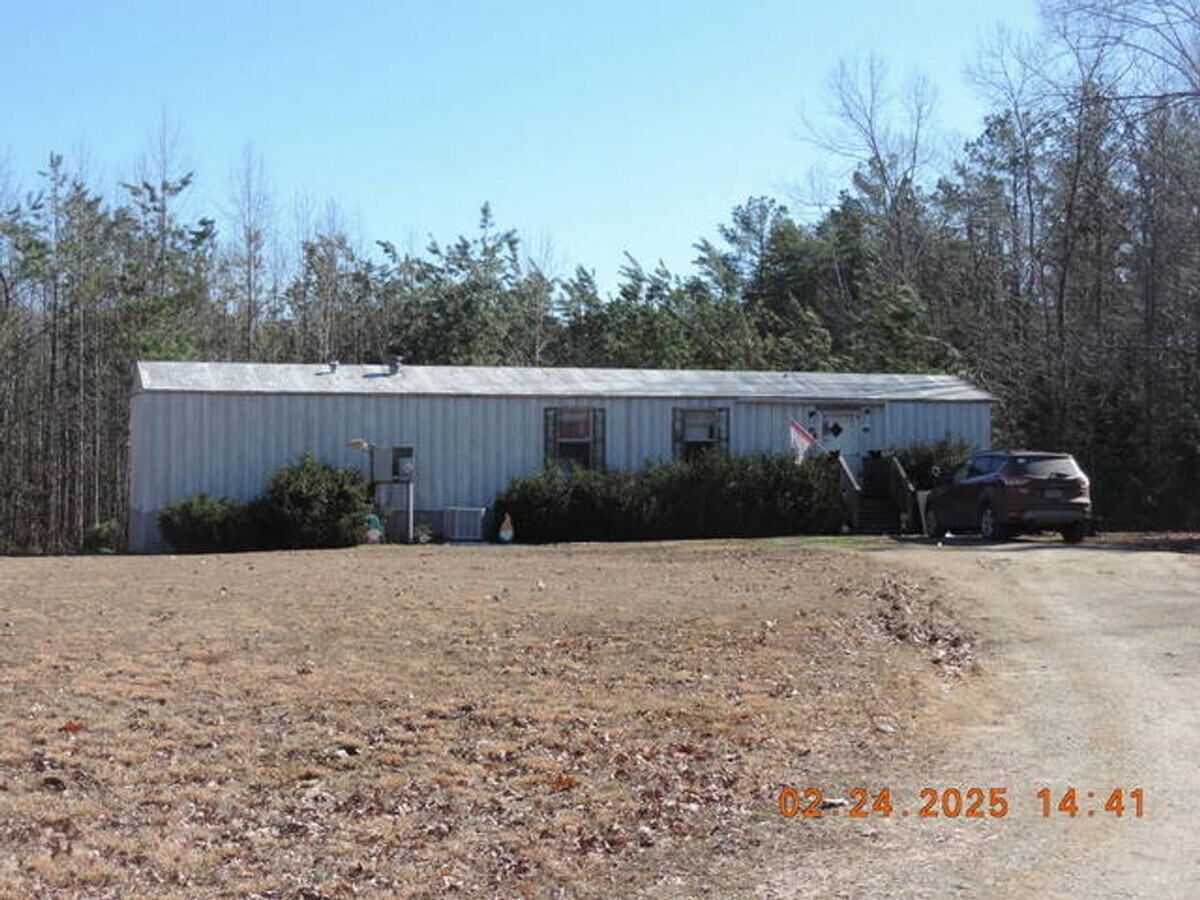2-Bedroom Home Convenient to Farmville and... - 2-Bedroom Home Convenient to Farmville and...