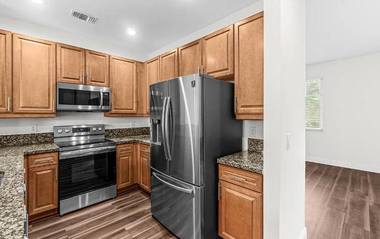 Photo - 536 NW 39th Cir