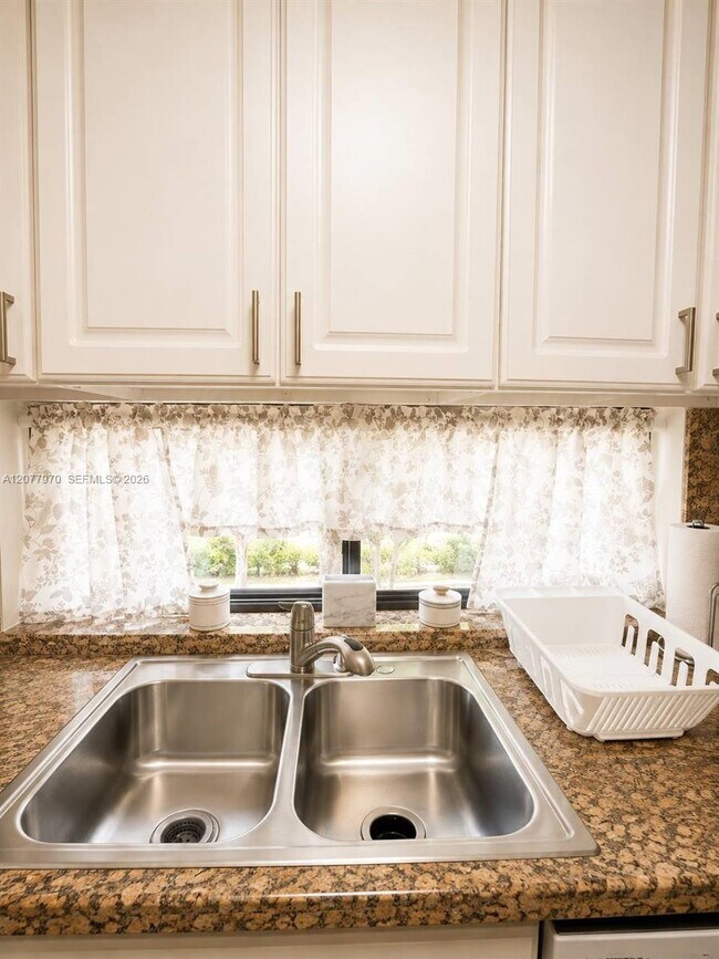 17021 N Bay Rd Unit 318