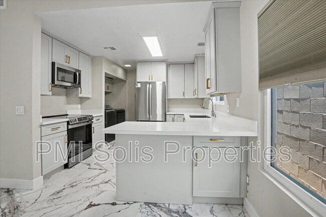Photo - 1510 E Taro Ln