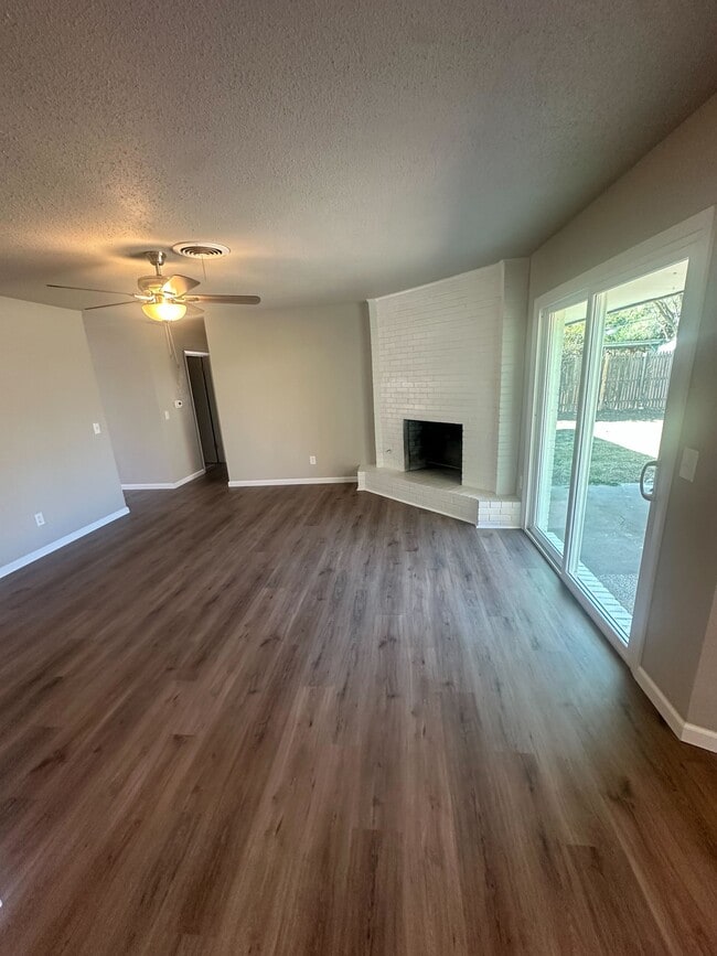 Building Photo - 3414 Kingston Rd