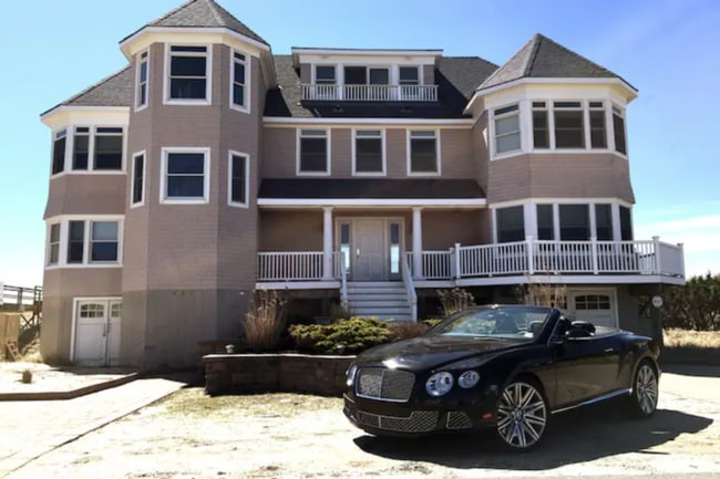 Building Photo - 687 Dune Rd