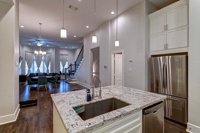 Photo - 2020 McGowen St Unidad M