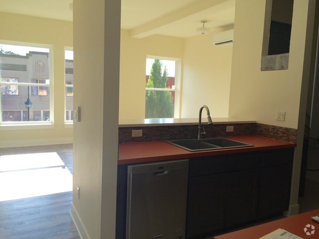Building Photo - 2016 NW Main St Rental