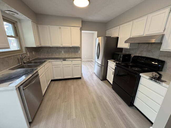 Building Photo - 406 Seranade St Rental