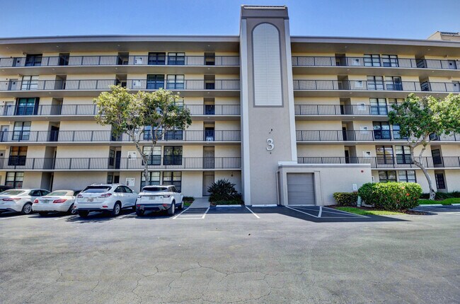 Photo - 3 Royal Palm Way Unidad 102