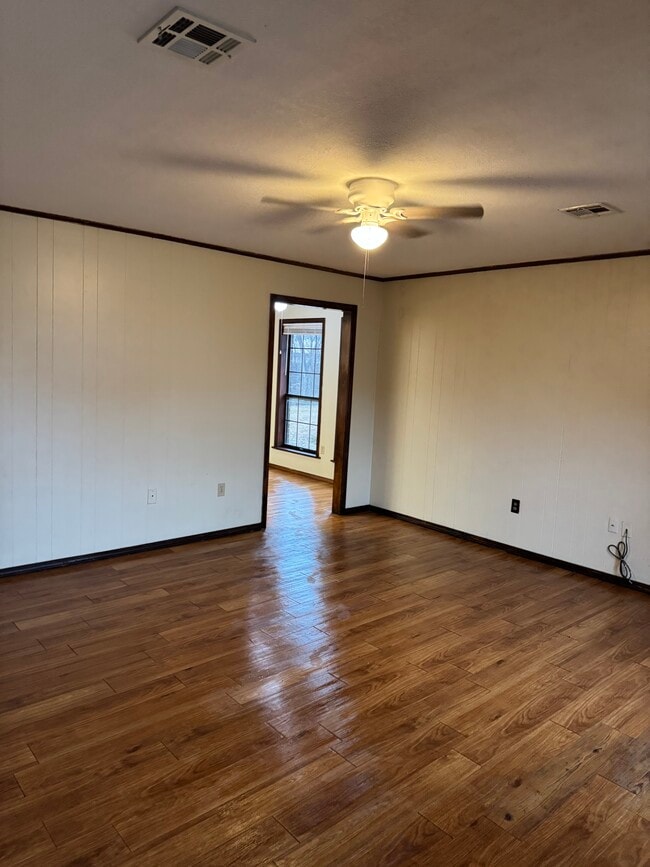 Building Photo - 323 S Shurley St