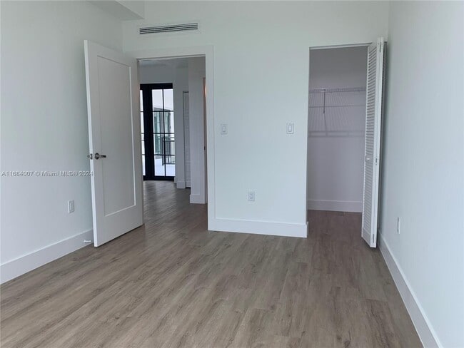 Photo - 4100 Davie Rd Unidad 402