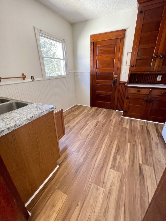 823 E 29th St Unit 2