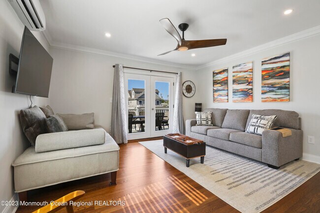 Photo - 110 11th Ave