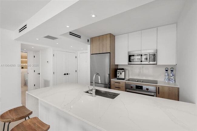 Building Photo - 345 Ocean Dr Unit 321