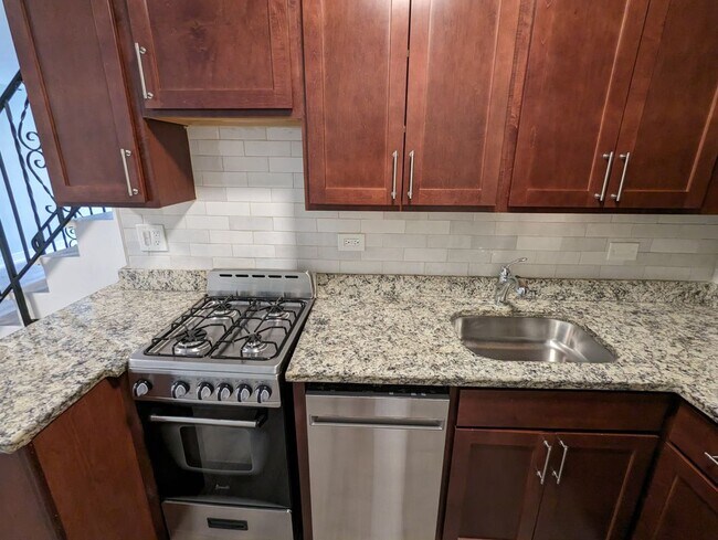 445 W Barry Ave Unit 501