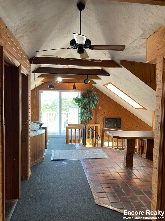 Building Photo - 15 Radnor Rd Unit 2