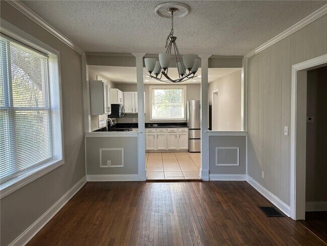 Photo - 2415 Crestview Ave