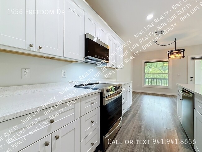 Photo - 1956 Freedom Dr
