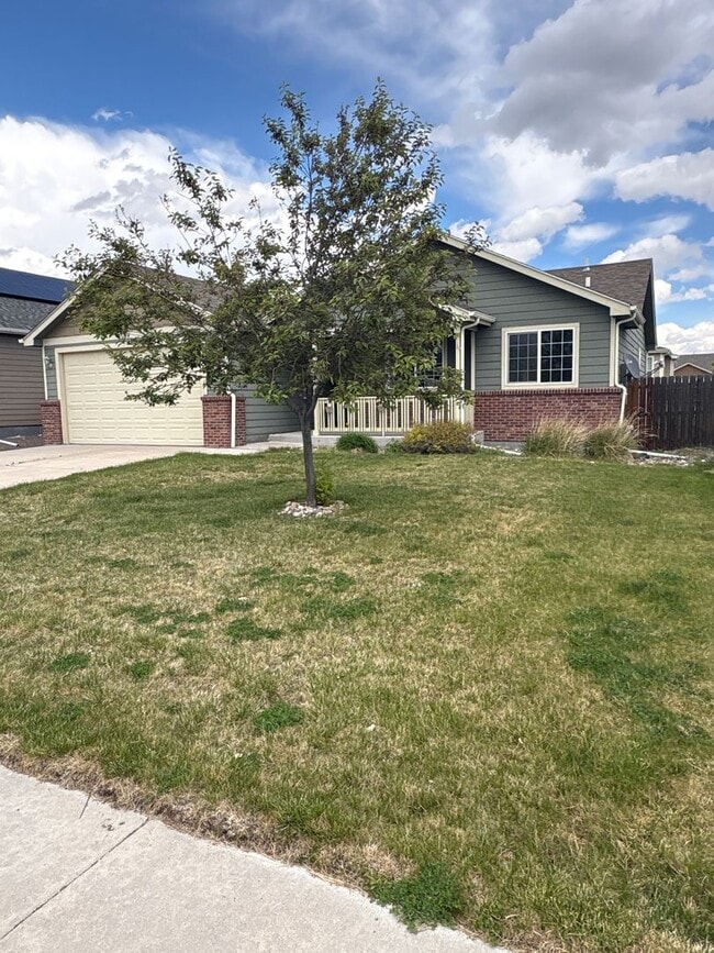 Building Photo - 4 BEDROOM, 3 BATHROOM SINGLE FAMILY HOME WITH OFFICE/BONUS ROOM & 2 CAR ATTACHED GARAGE