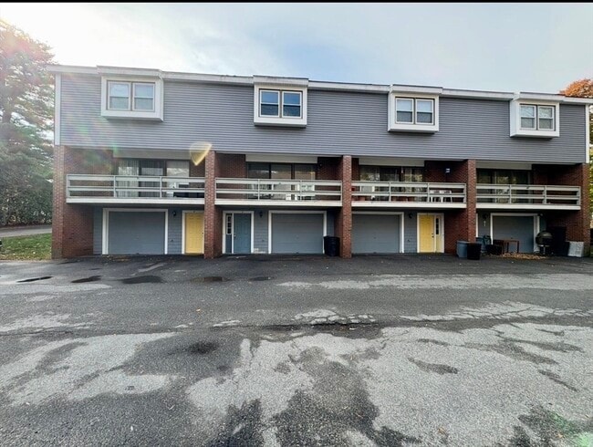 Building Photo - 168 Pine St Unit 2