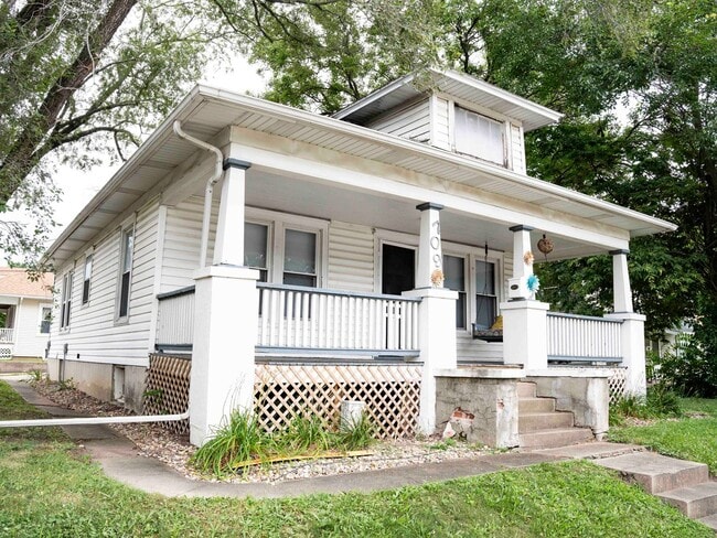 Building Photo - 709 E Main St