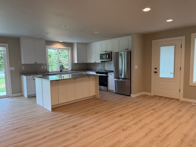 Fully Remodeled Rambler with Golf Course V... - Fully Remodeled Rambler with Golf Course V... House