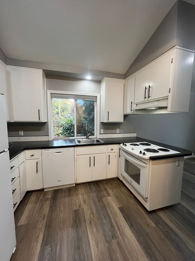 Photo - 2-Bedroom 1 1/2-Bathroom townhouse style d...