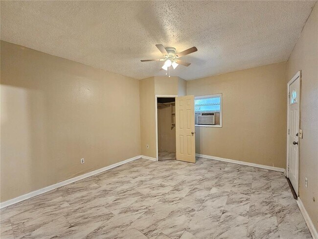 Photo - 1504 E 99th Ave Unidad C