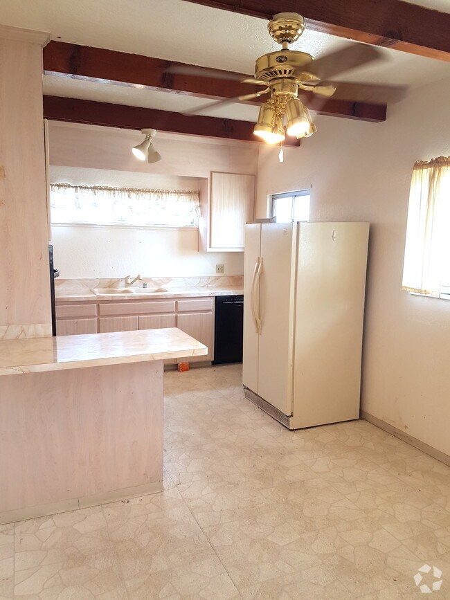 Building Photo - 1730 Derby St Unit A Rental