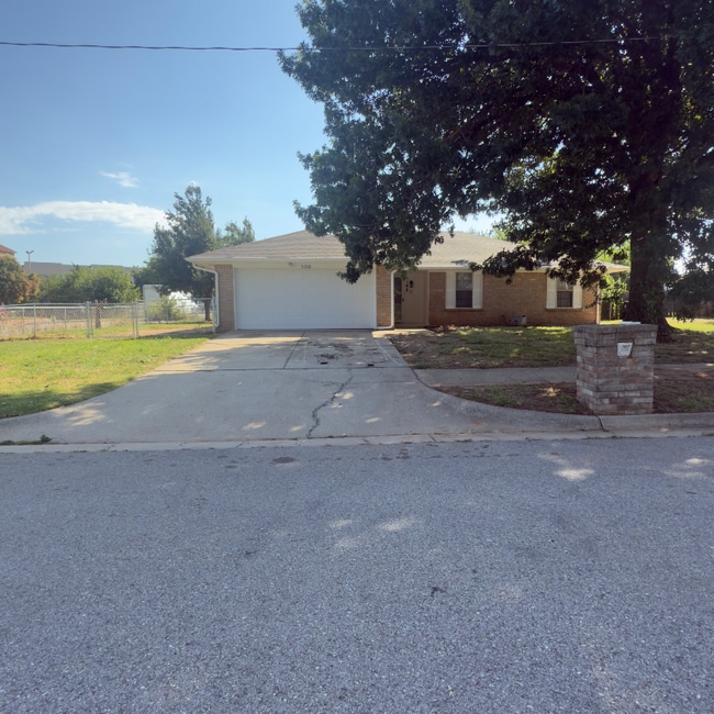 Building Photo - 100 Lochwood Cir Rental