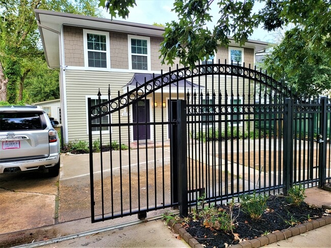 Photo - 3115 Cleburne St