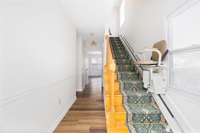 Photo - 2007 Williamsburg Square