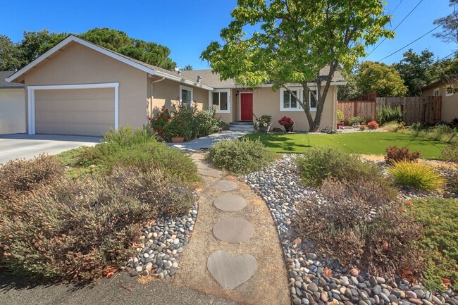 Building Photo - Come check out this lovely 3 bedroom 2 bat... Rental