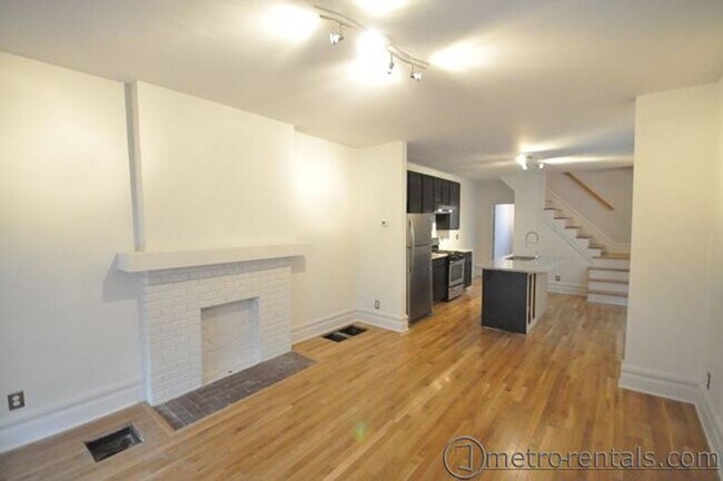 Photo - 435-437 E Tompkins Street Unidad 437 East Tompkins Street