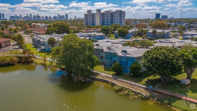 Building Photo - 1659 NE Miami Gardens Dr Unit 209 Rental