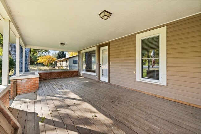 Photo - Charming Country Home on 1 Acre – 2 Bed, 1...