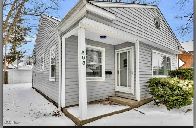 Photo - 595 Oakmoor Ave