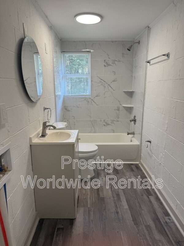 Photo - 110 Moore St