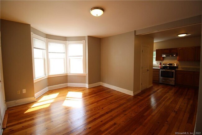 Photo - 151 Quaker Ln S Unit 2nd Flr