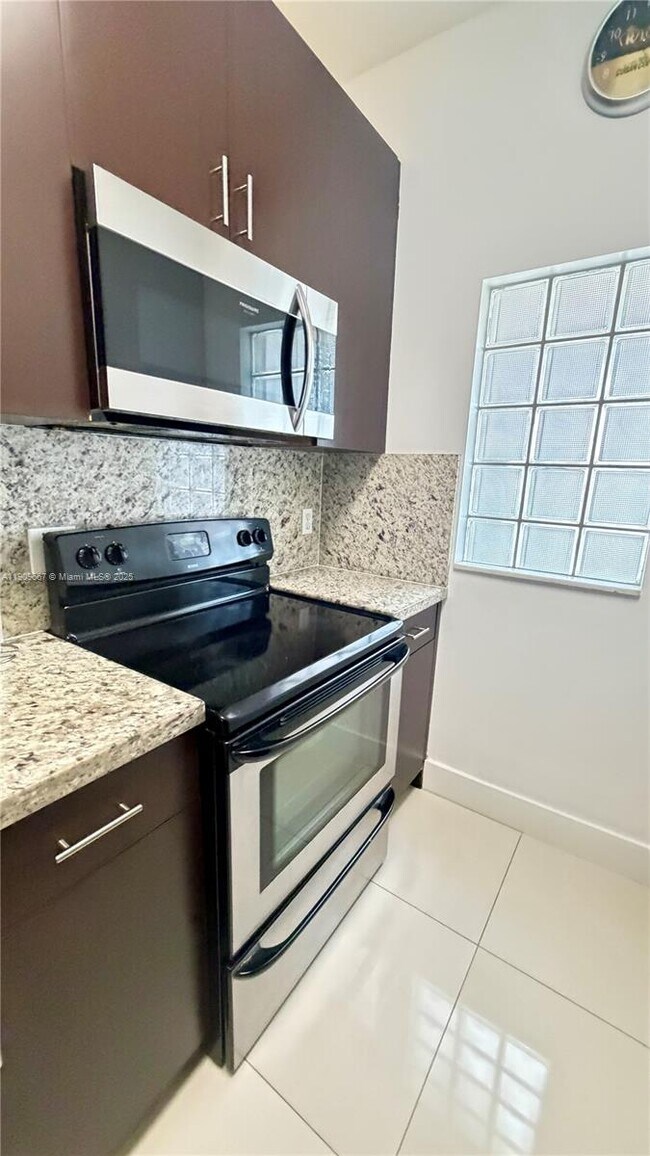 Photo - 695 SW 11th St Unit 302