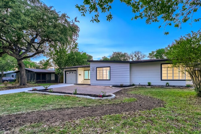 Photo - 225 Seford Dr