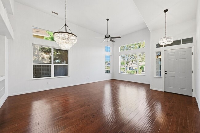Photo - 1439 Gordon Dr