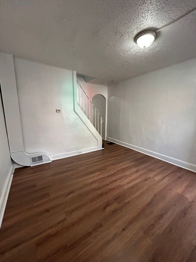 Photo - 2 bed 1 bath freshly renovated