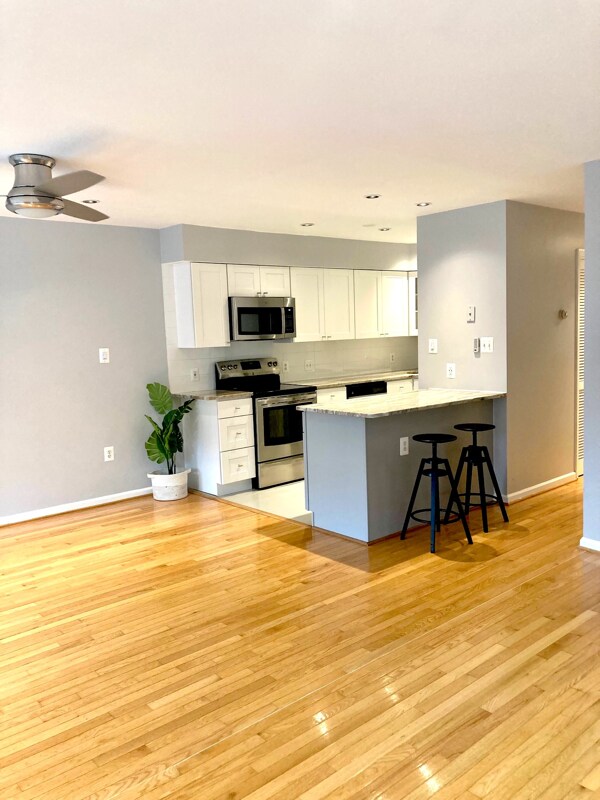 Photo - 1525 A St SE Unit B
