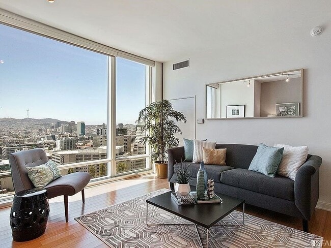 Building Photo - 425 1st St